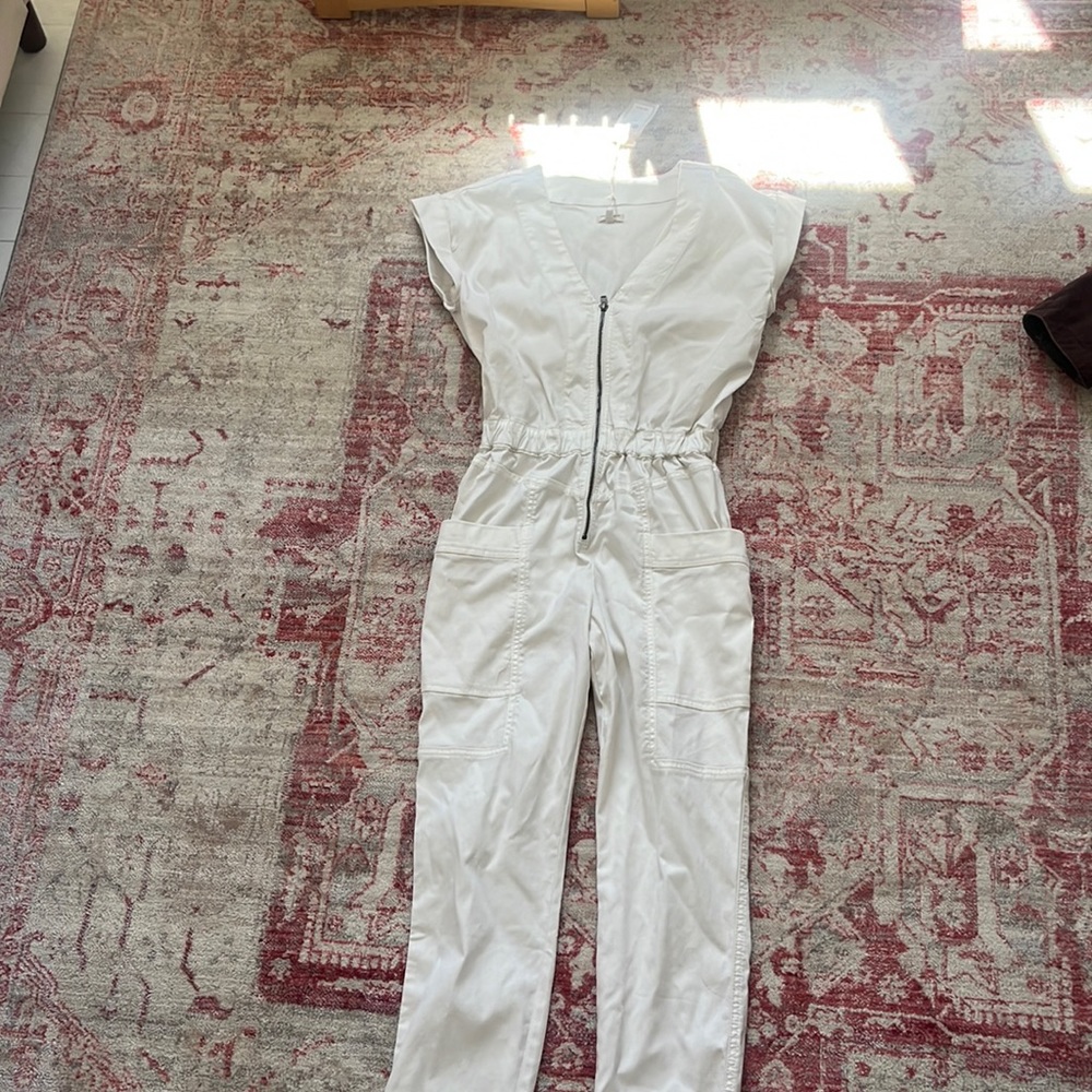 Gorgeous Spendid brand white jumpsuit